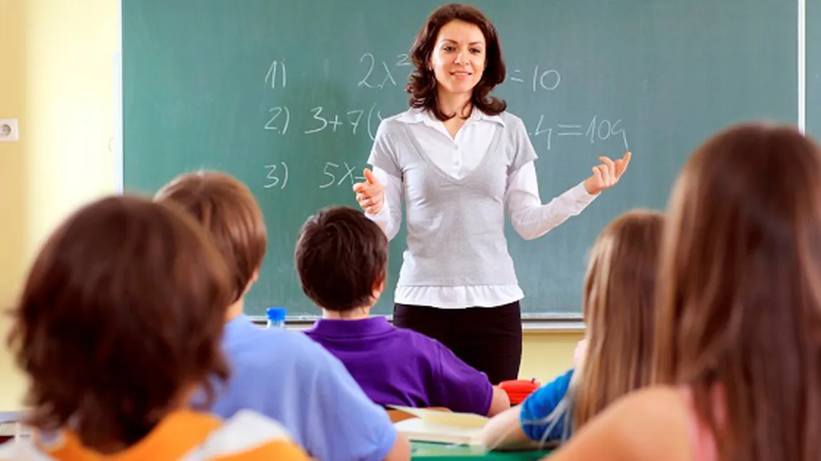 Guvernul a amânat reducerea normei didactice pentru profesorii cu vechime pentru anul școlar 2025 - 2026 - proiect