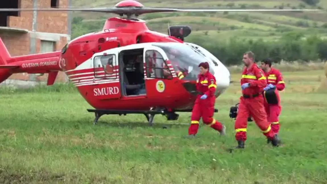 Băiat de 10 ani, preluat de elicopter SMURD după ce a căzut de la etajul 1 al unei clădiri dezafectate din Botoșani