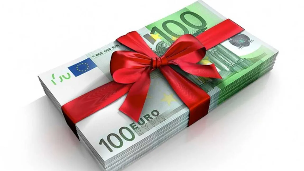 Al 13-lea salariu se acordă între 13 şi 15 decembrie. Câţi bani intră pe card înainte de Crăciun