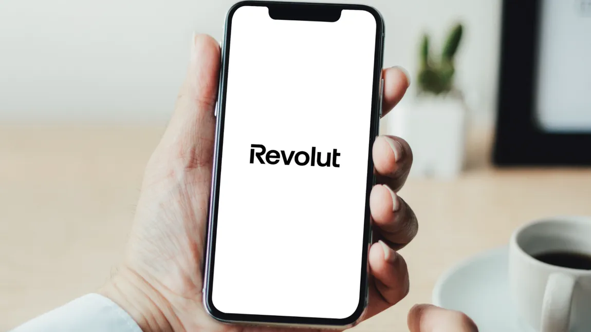 Revolut lansează în premieră servicii de telefonie pentru clienţii premium