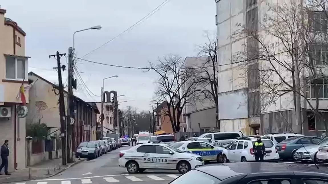 Femeie amenințată cu moartea de un fost polițist, în București. Agresorul a fost imobilizat după 8 ore, timp în care a stat baricadat în casă UPDATE