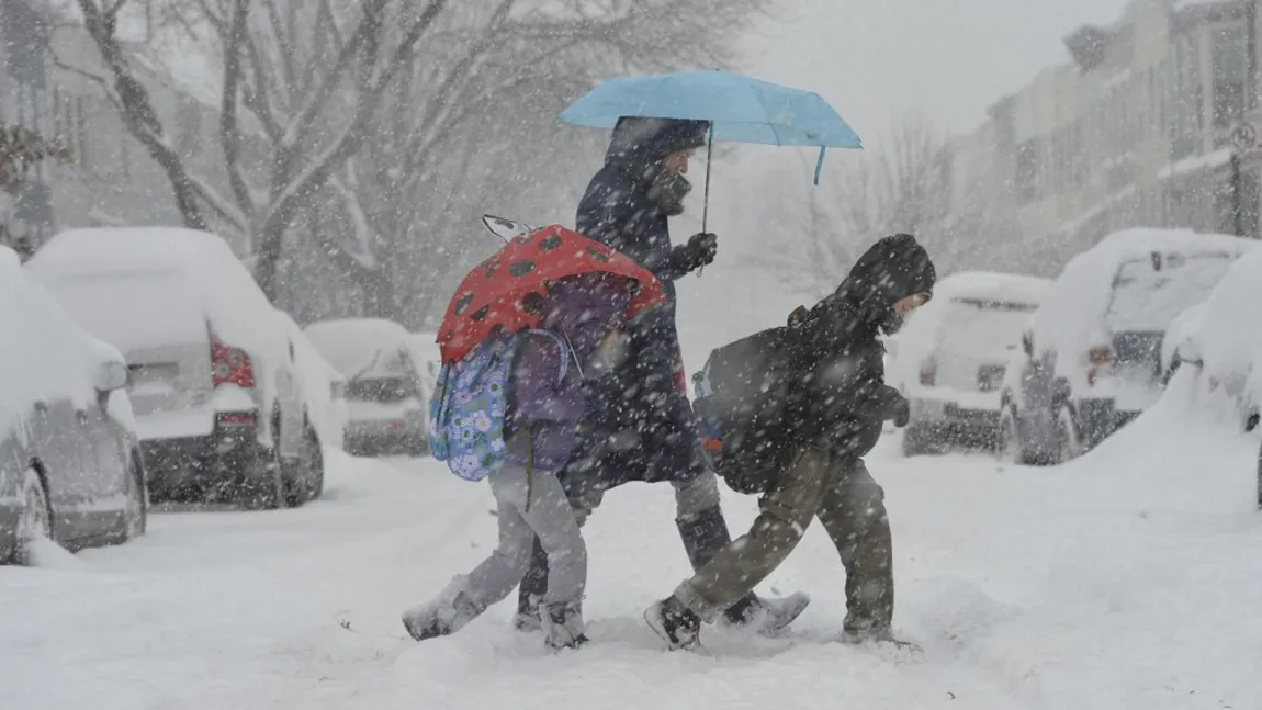 Toate școlile din Iași vor fi închise marți din cauza condiţiilor meteorologice nefavorabile. Anunț de ultimă oră al ISJ Iași