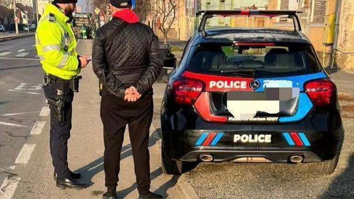 Un șofer din Arad și-a vopsit autoturismul în culorile mașinii de poliție. Ce s-a întâmplat când l-au oprit adevărații polițiști