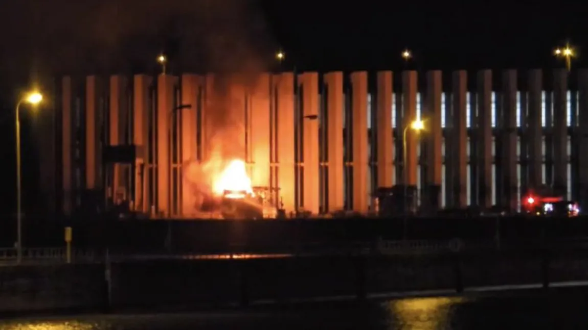 Incendiu major la Hidrocentrala Porţile de Fier. Focul a fost stins de pompieri, nu există victime