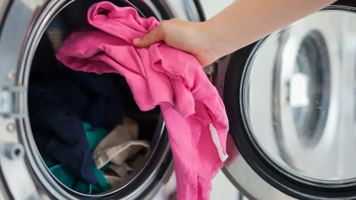 La ce temperatură este recomandat să speli rufele la maşina de spălat. Informaţia care te ajută să ţii în frâu consumul de curent