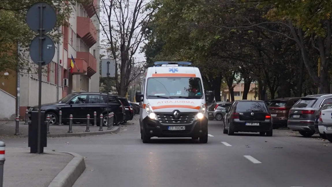 Poți să treci pe roșu ca să faci loc ambulanței, pompierilor sau mașinilor de poliție? Ce spune Codul Rutier actualizat