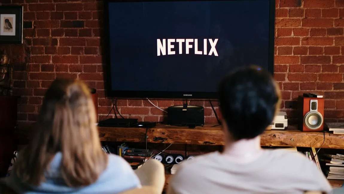 Ce se întâmplă dacă te uiți la filme pe Netflix mai mult de trei ore pe zi. Nu te-ai fi gândit niciodată la asta