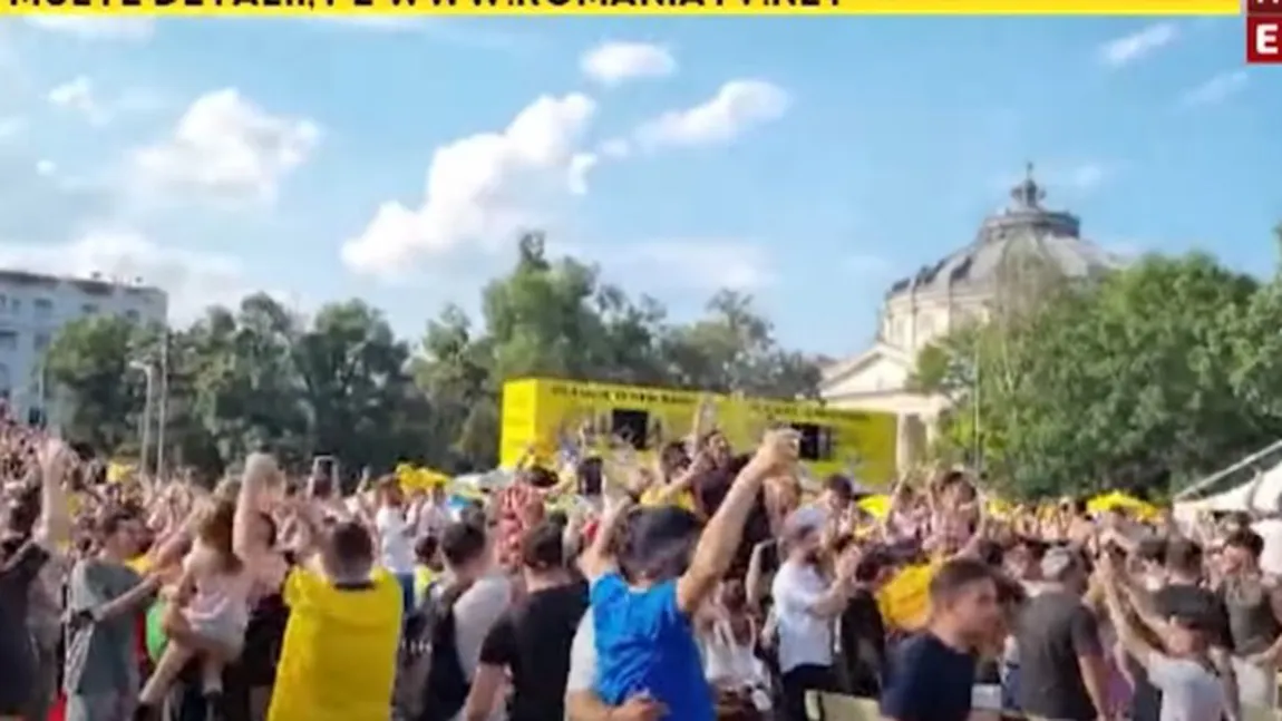 Nebunie în Centrul Vechi din Capitală! Suporterii au luat cu asalt străzile și strigă de fericire. ”Mândru că sunt român!”