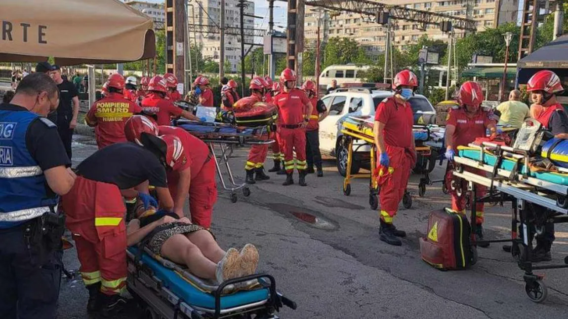 Accident feroviar în Gara de Nord din București. A fost activat Planul Roșu de intervenție, după ce o locomotivă s-a ciocnit de vagoanele de pasageri. Sunt 15 răniți