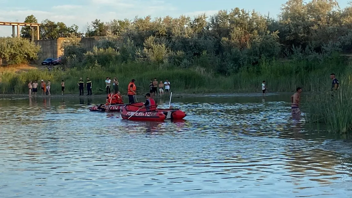 Tragedie în Caraș Severin. Doi soți au murit înecați în lac, după ce bărbatului i s-a făcut rău în apă, iar femeia a sărit să îl salveze