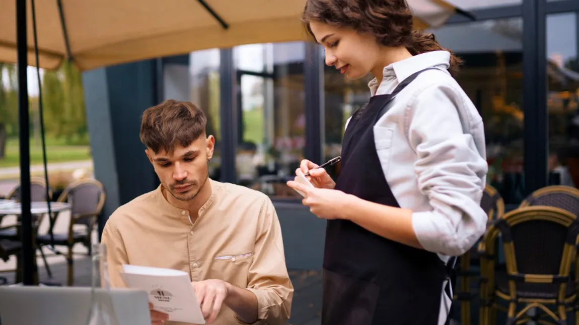Cât câștigă o studentă din Republica Moldova pe litoral. ”Vreau să-mi cumpăr telefon, și așa pentru universitate, rechizite, să mă distrez să mai mănânc ceva bun”
