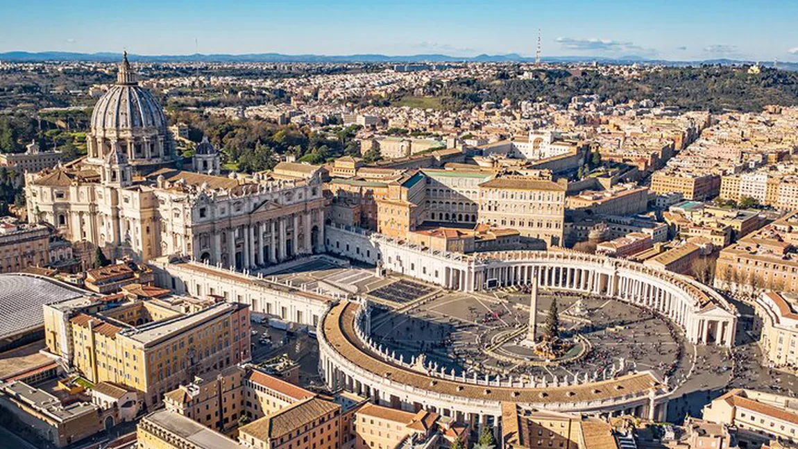 Reguli drastice pentru angajații Bazilicii Sfântul Petru din Vatican. Interzis la tatuaje și piercinguri