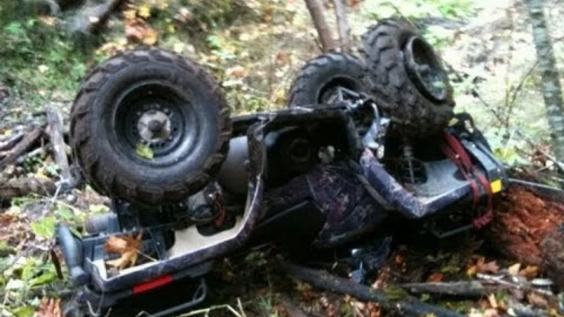 Atracţie transformată într-o tragedie: un mort şi doi răniţi după ce un ATV a căzut într-o râpă din Argeş. Accident grav şi la Satu Mare