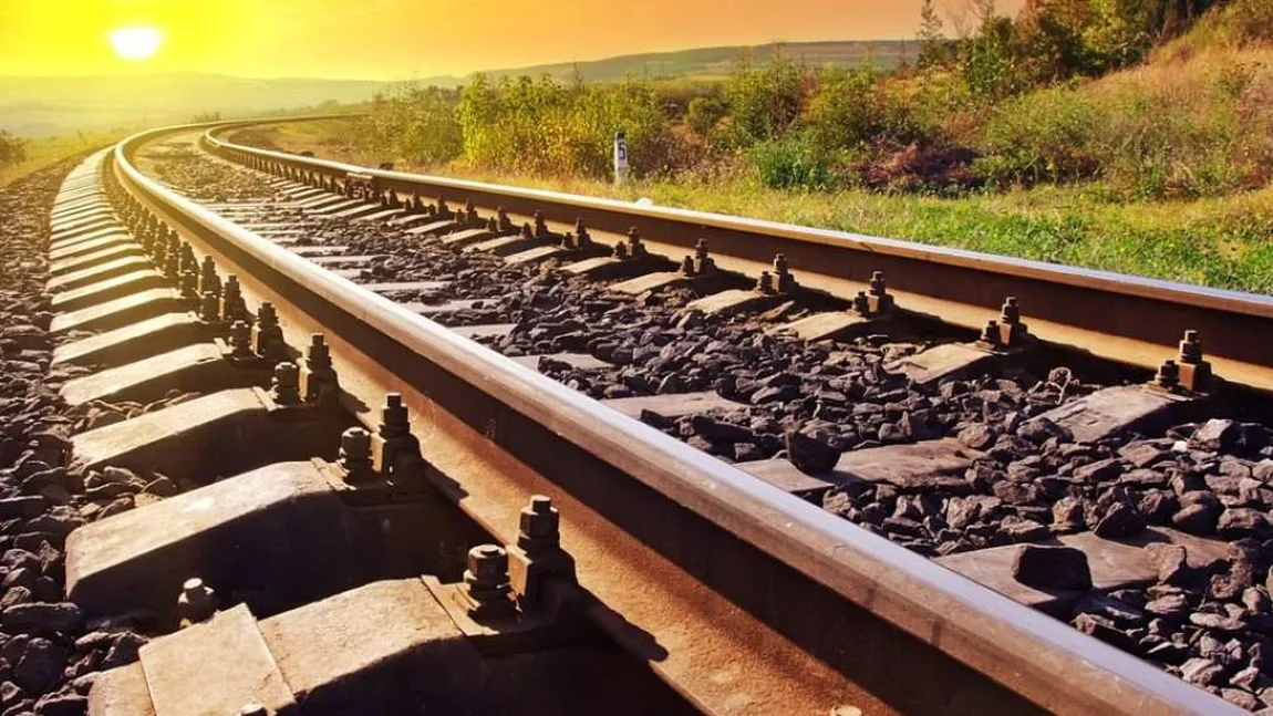 Canicula încurcă mersul trenurilor. Viteza de circulaţie a trenurilor, redusă, în medie, cu 20-30 de kilometri pe oră, în judeţele aflate sub incidenţa Codului portocaliu