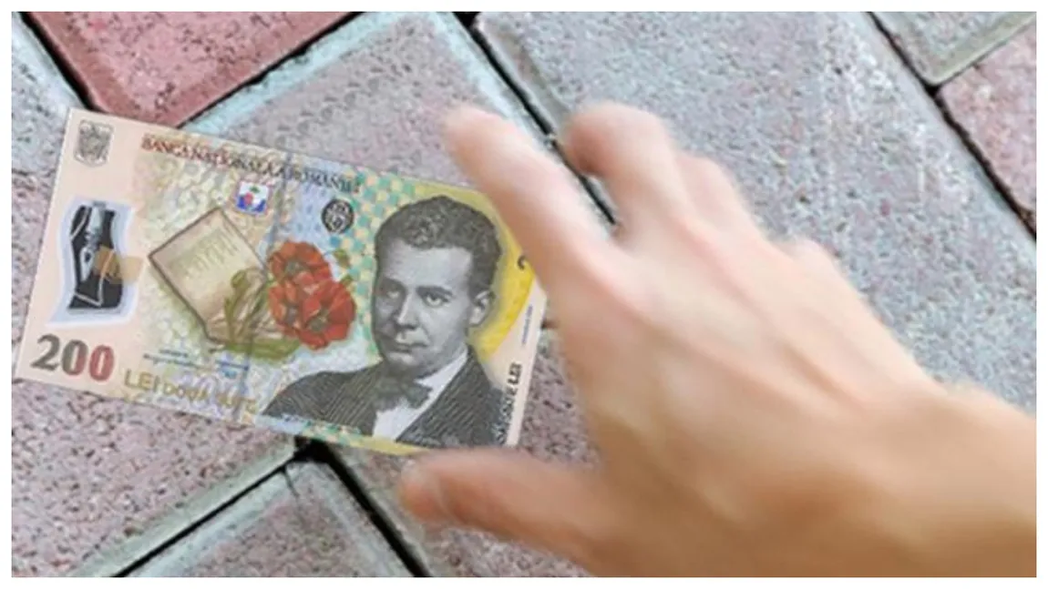 Ce pățești dacă iei banii găsiți pe jos? Vezi care sunt superstițiile legate de bani