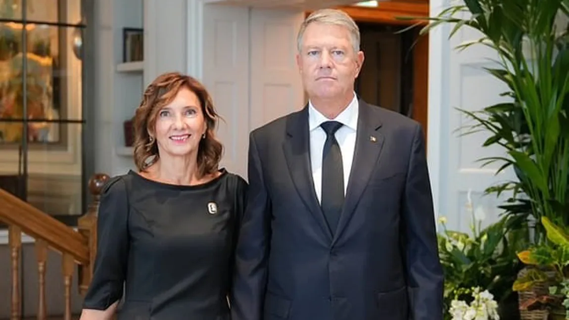 EXCLUSIV Prima apariție a lui Klaus Iohannis după plecarea de la Cotroceni. Unde a mers de mână cu soția lui, Carmen FOTO