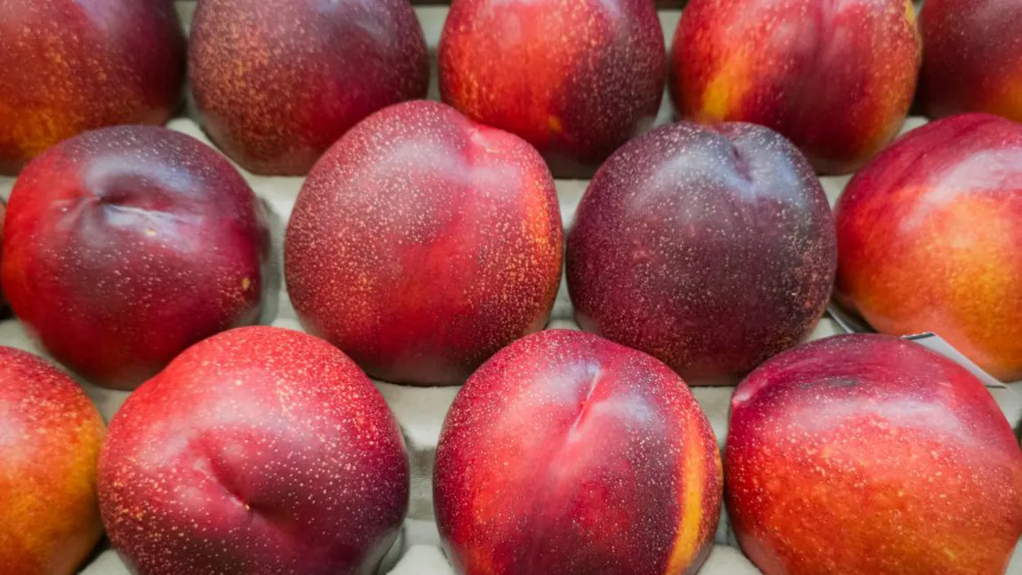 Nectarine cu nivel ridicat de pesticide, în magazine ale unui cunoscut lanț comercial!