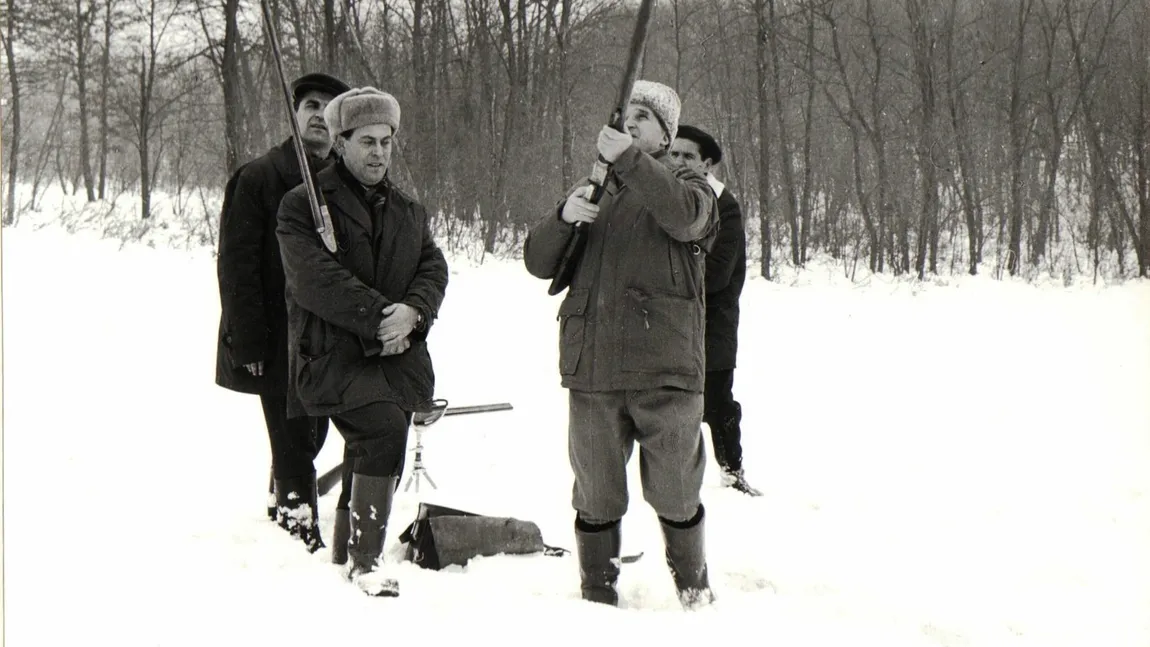 Nicolae Ceaușescu și pasiunea pentru vânătoare. Diactatorul a stabilit un record mondial imposibil de bătut, dar a trișat