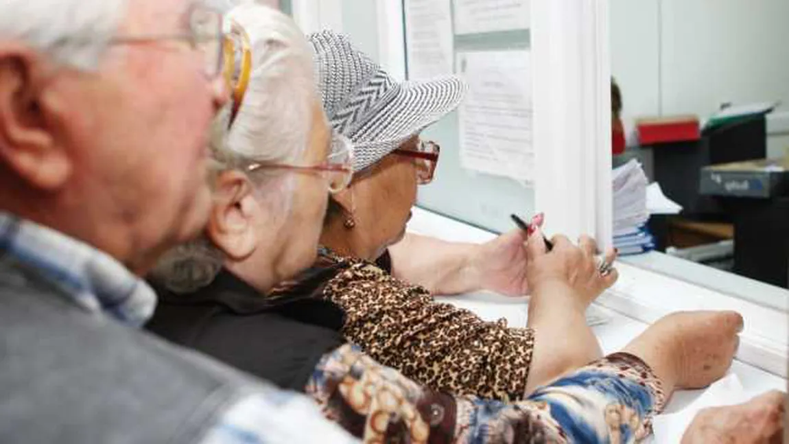 Pensionarii care au încasat mai puţin faţă de decizia de recalculare primesc banii înapoi. Variantele anunţate de Casa de Pensii