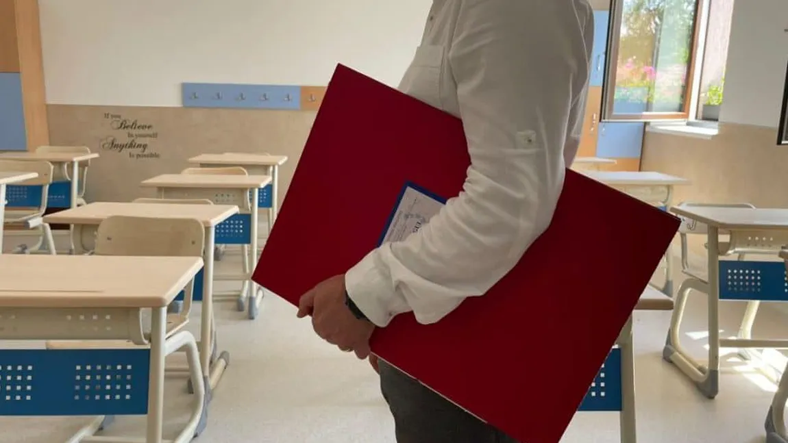 Când își primesc profesorii primele de didactică și carieră profesională. Ce pot cumpăra cu banii primiți