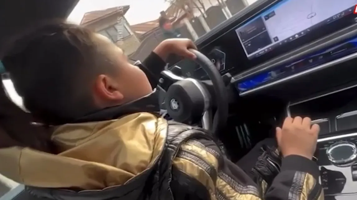 VIDEO Un puşti de 10 ani, cu manelele la maxim şi pedala la podea, prins după ce BMW-ul a fost identificat pe baza imaginilor