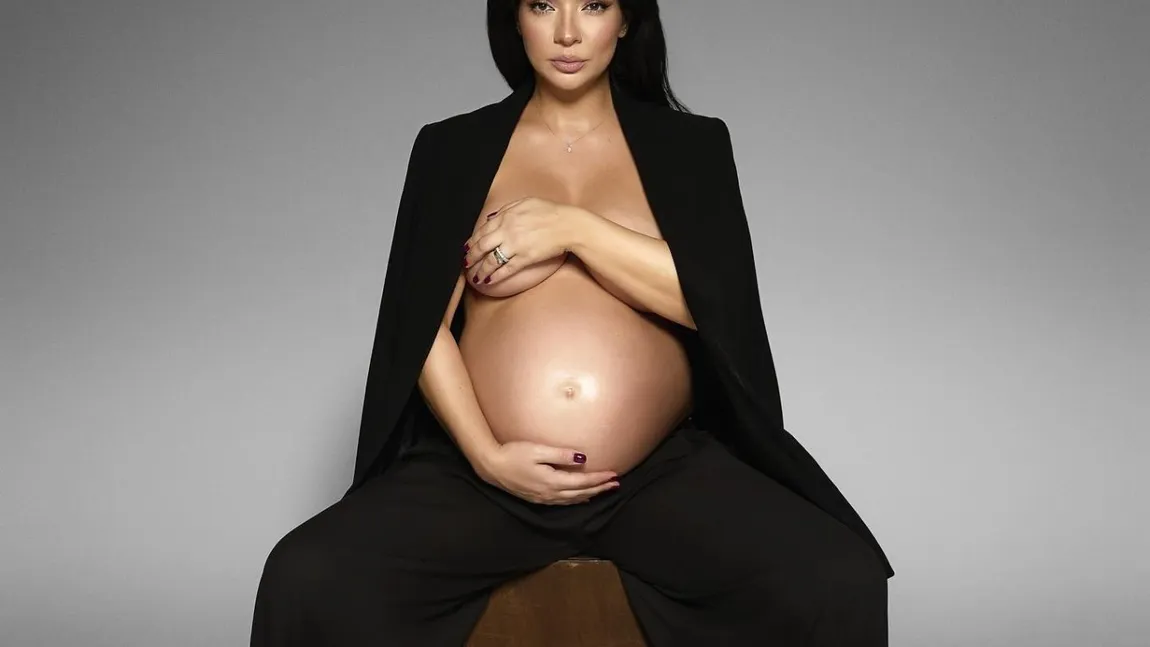 GALERIE FOTO Anca Dinicu, poză de senzație cu burta de însărcinată, după modelul lansat de Demi Moore