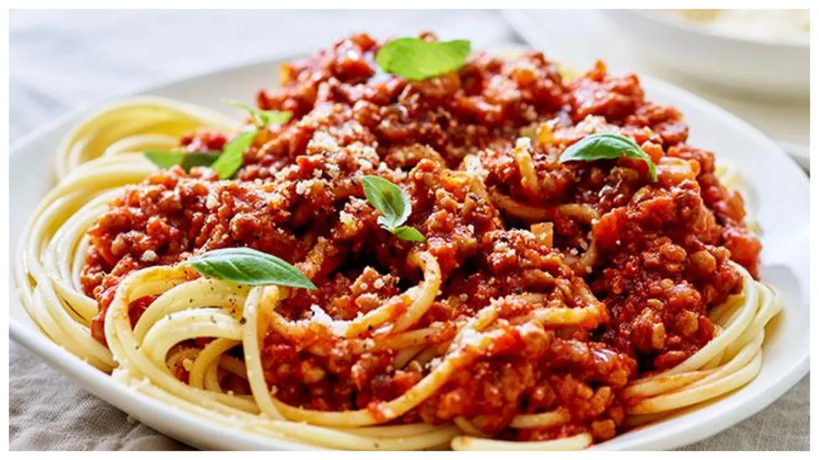 Rețeta lui Jamie Oliver pentru cele mai bune spaghete Bolognese. Pastele tradiționale italiene sunt o delicatesă