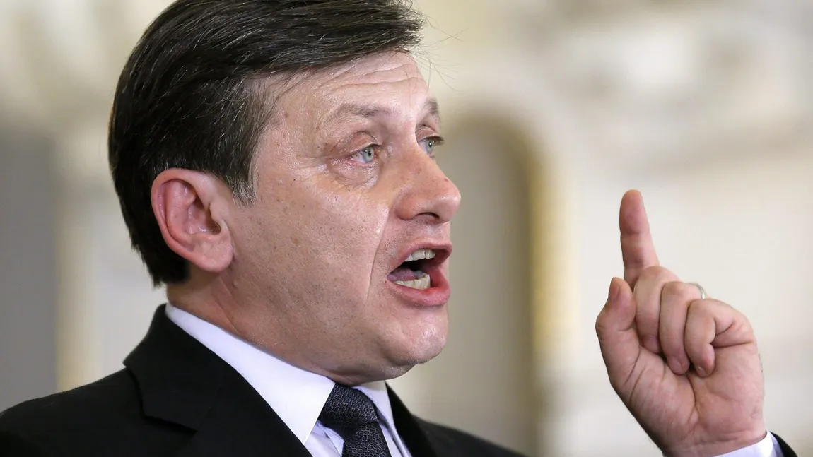 Crin Antonescu, după ce a fost anunțat drept candidatul Coaliției la prezidențiale 2025: „Nu am solicitat candidatura, dar nu m-am dat la o parte. Este esenţial să avem alegeri prezidenţiale cât mai repede posibil constituţional şi legal”