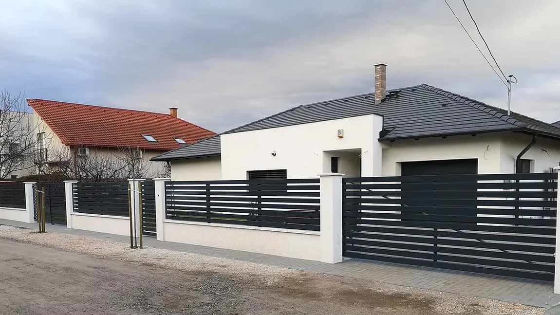 Lege pentru românii care locuiesc la curte. Riscă amenzi uriașe dacă nu respectă asta