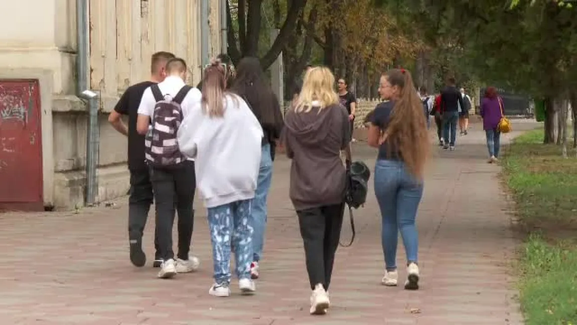 Profesor din Arad, acuzat că i-ar fi rupt urechea unui elev. Părinții l-au dus la medicină legală. Cum a reacționat dascălul