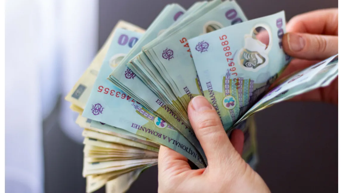 Vești bune pentru acești angajați! Vor primi bani în plus la salariu