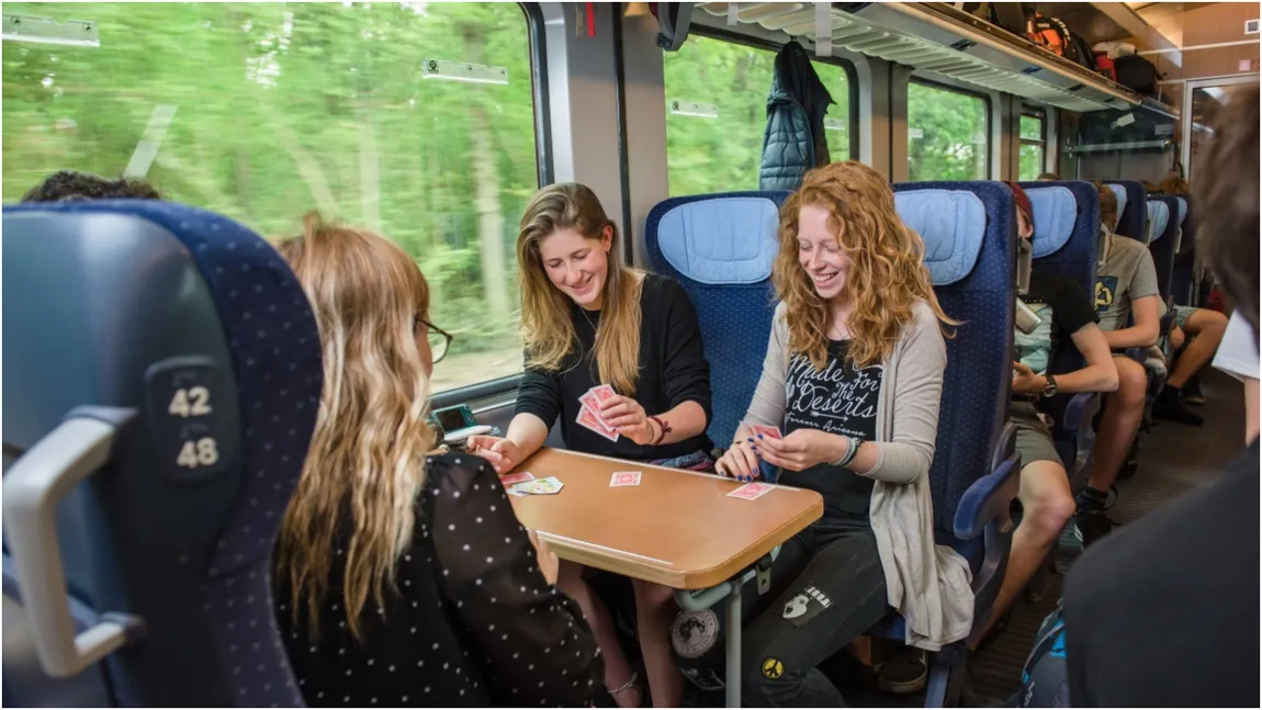 Dacă ai 18 ani, poți obține un permis gratuit de călătorie cu trenul în Europa. Află toți pașii pe care trebuie să-i urmezi