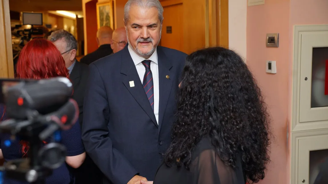 Adrian Năstase crede despre Călin Georgescu că ”a avut un șoc în viață”, în urma căruia a devenit ”mesianic”. Sfatul lui Năstase pentru parlamentare: ”Votaţi candidaţii PSD şi PNL, sperând că trenul nostru spre viitor nu va deraia de pe şine”