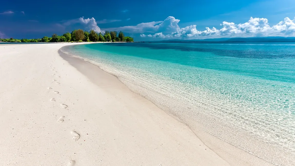Are plaje ca în Maldive, dar se află în Europa și e mult mai ieftină: destinația perfectă de vacanță în 2025