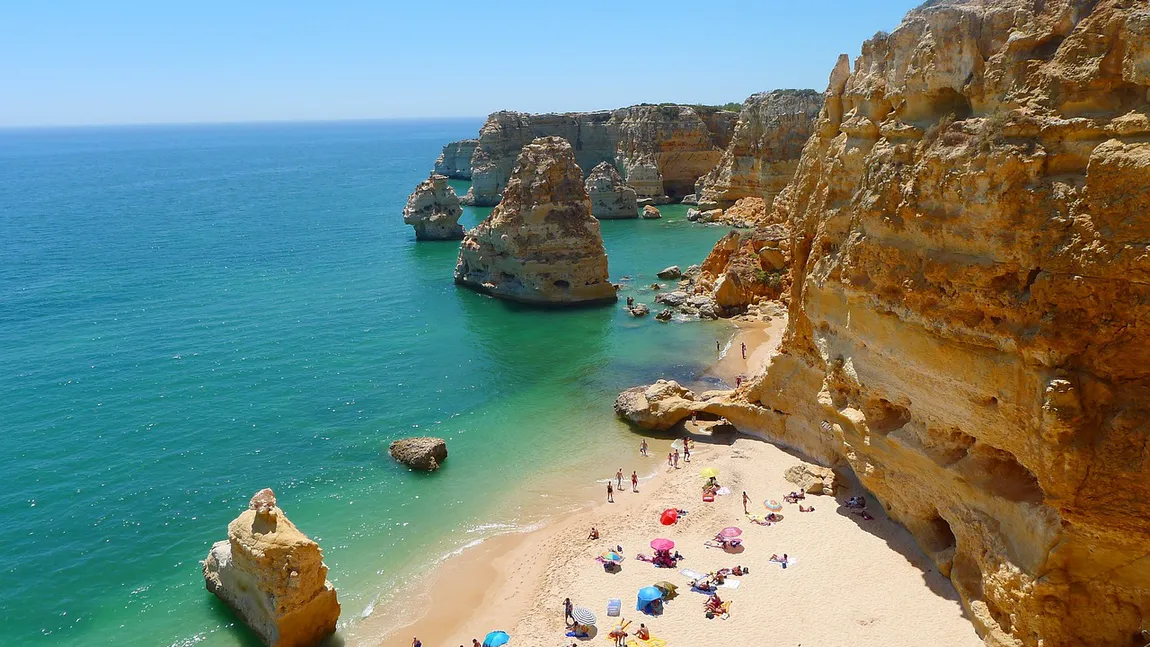 Destinația ieftină de vacanță unde faci plajă și în noiembrie. E mai frumoasă decât Grecia, la 3 ore de România FOTO