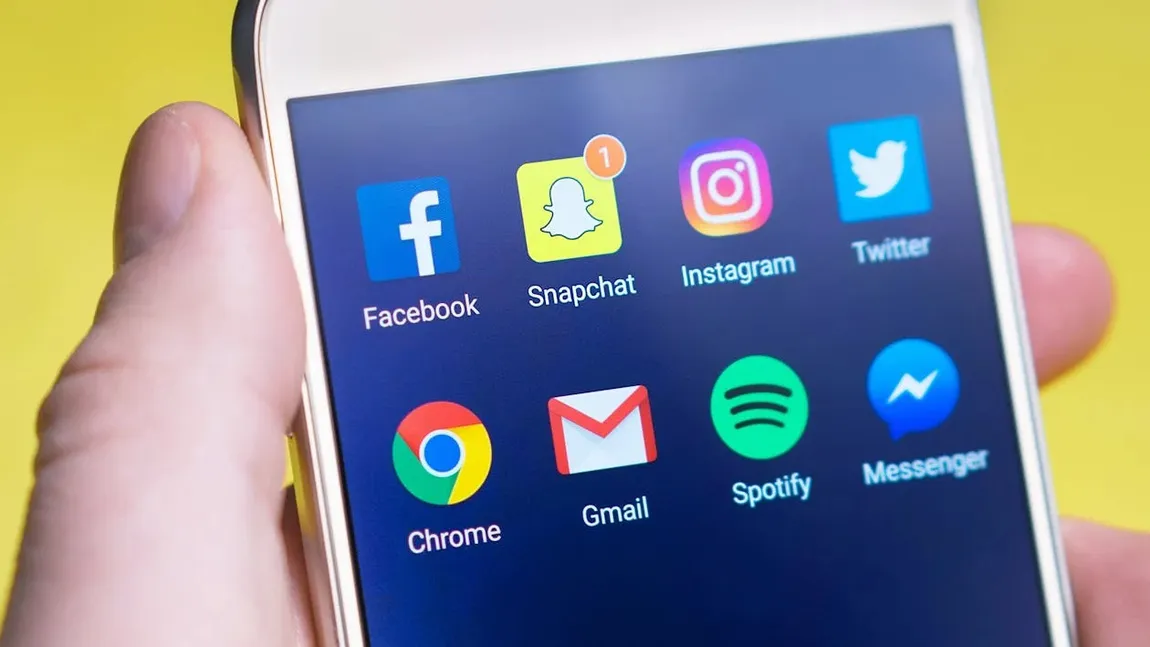 Noua înșelătorie pe telefon care te lasă fără bani pe card. Mesajul banal pe care nu trebuie să-l accesezi