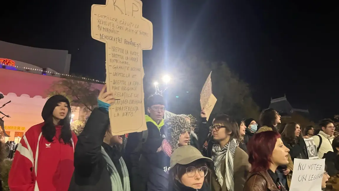 Protest la Universitate după primul tur al alegerilor: 