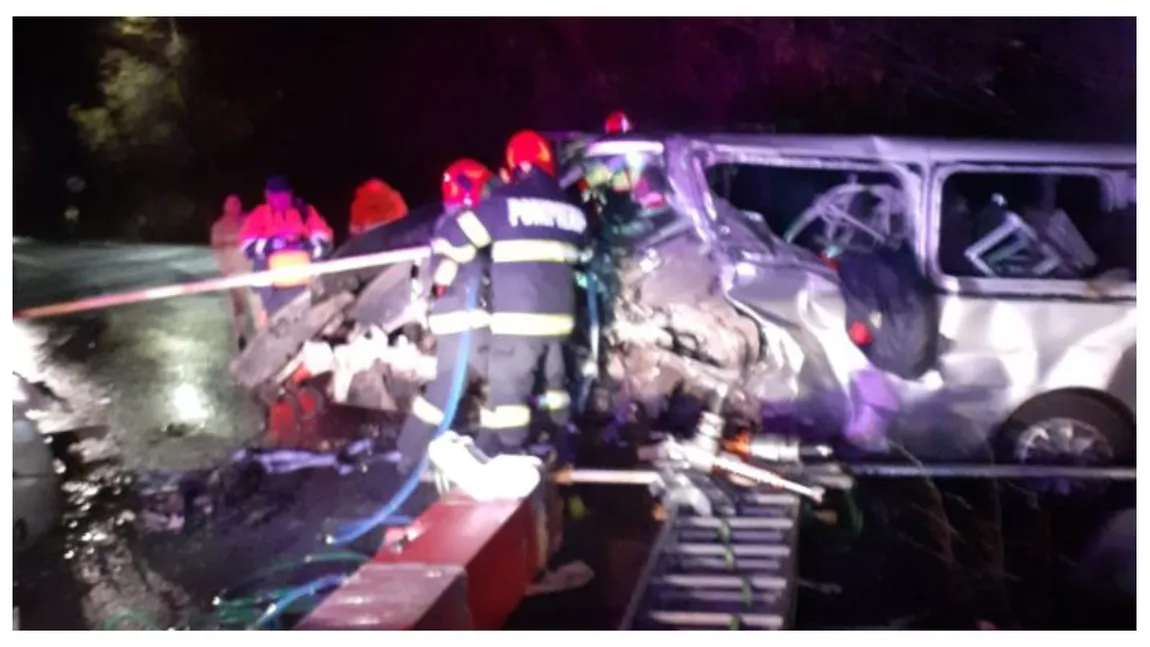 Accident grav în Cluj. Două persoane au fost rănite după ce un camion și un microbuz s-au ciocnit