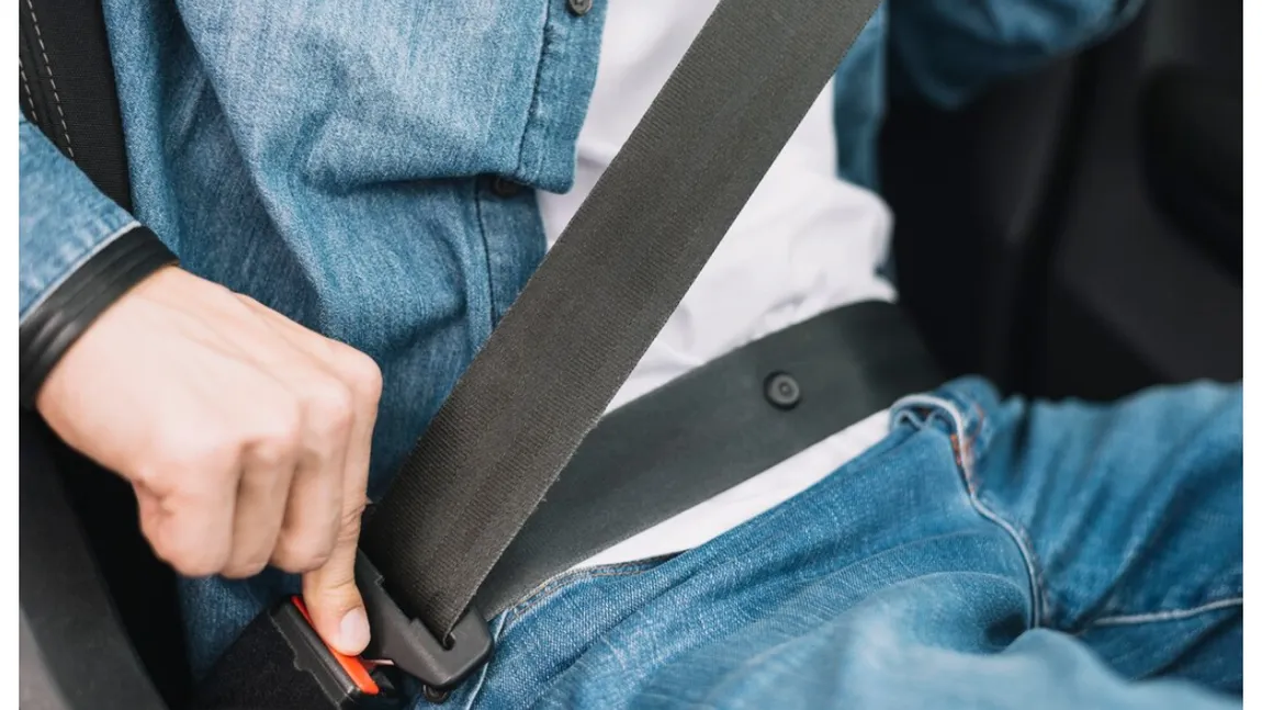De ce trebuie să porți centură când stai în spate. Titi Aur spune ce se întâmplă în cazul unui accident minor