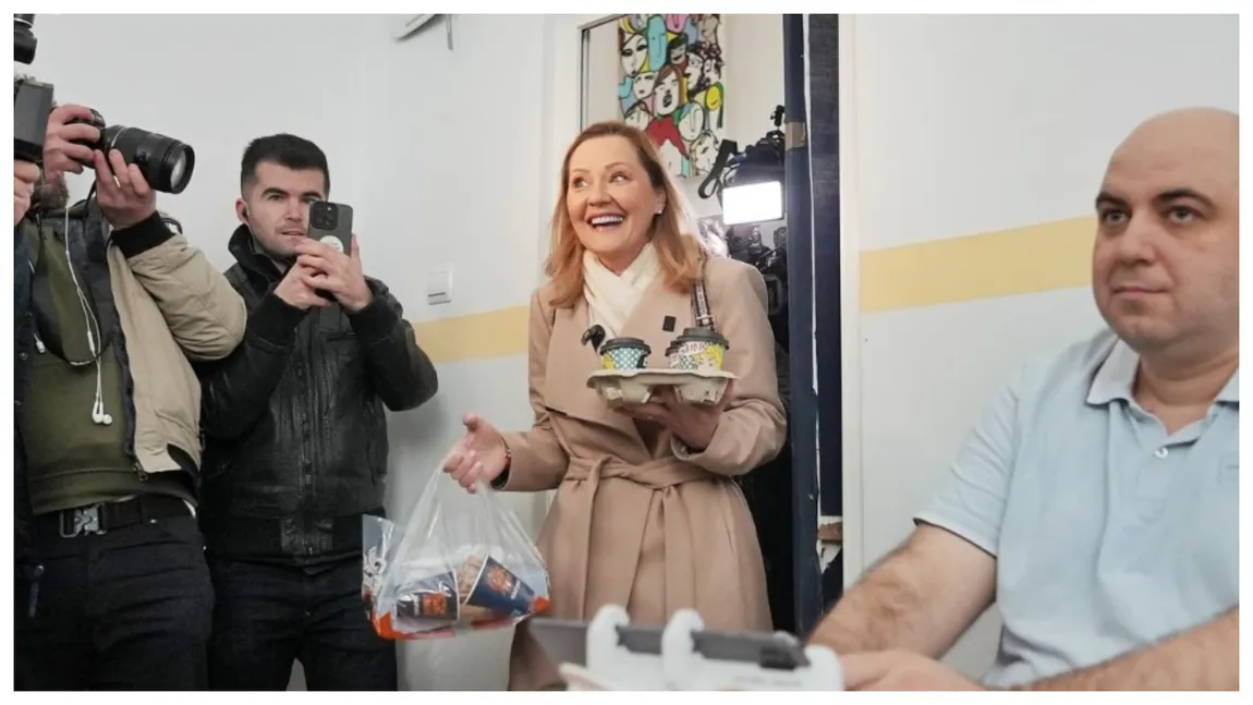 Elena Lasconi s-a prezentat la vot cu o vestimentație de mii de lei. Lux și opulență pentru candidata USR