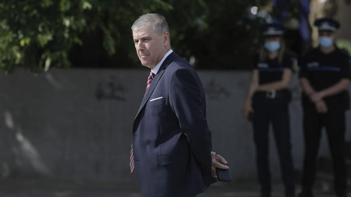 Șeful SPP, Lucian Pahonţu, a fost trecut în rezervă, dar rămâne în funcție. Iohannis a semnat decretul