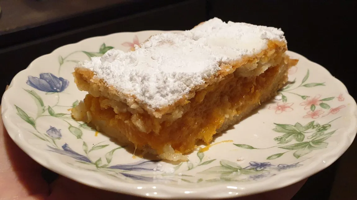 Plăcintă cu dovleac de post, simplă și delicioasă. Din câteva ingrediente banale și ieftine, obții un desert gustos și aromat