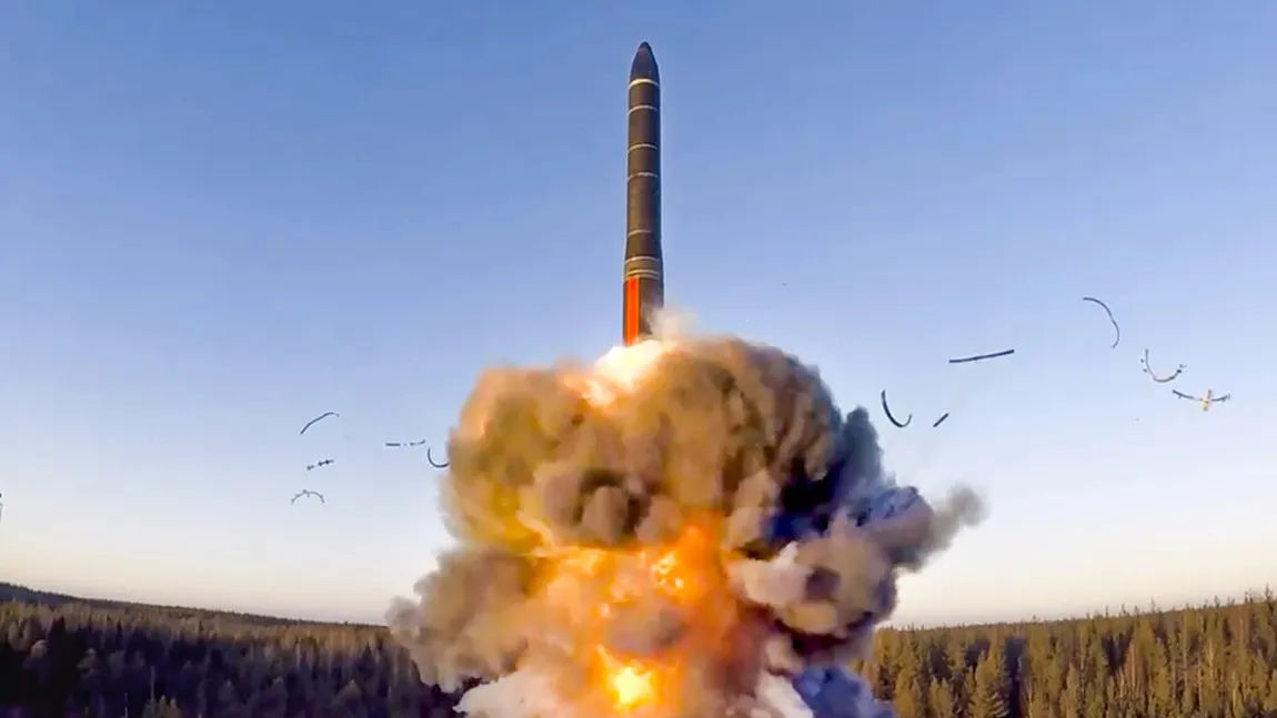 Rusia duce războiul cu Ucraina la un nivel extrem. A atacat, în premieră, cu o rachetă balistică intercontinentală!