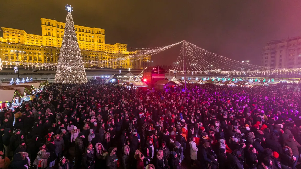 Când se aprind luminițele în București. Vineri se deschide Târgul de Crăciun din Piața Constituției