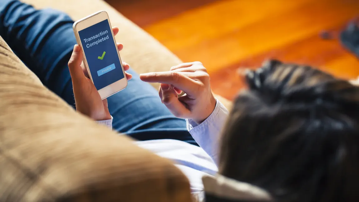 Numărul de telefon se transformă în propriul IBAN. Românii fără Revolut pot trimite bani persoanelor din agendă fără să le cunoască datele bancare