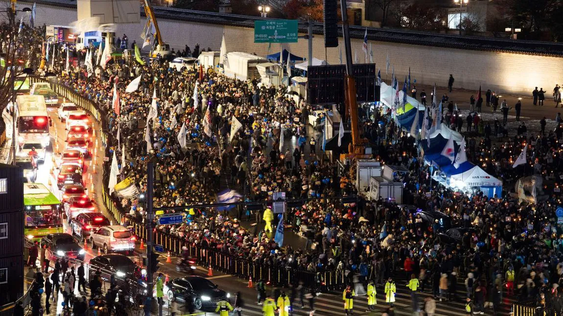 VIDEO Protest uriaş în Coreea de Sud: 150.000 de oameni au cerut demisia preşedintelui. Proteste violente şi în Georgia