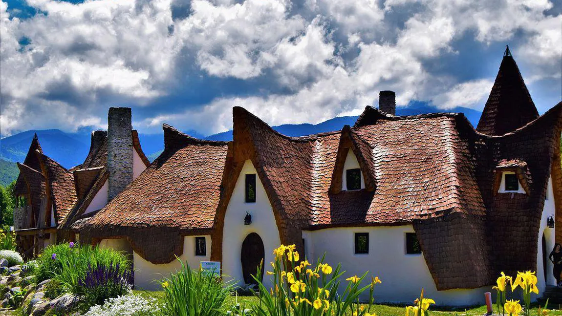 Dispare de pe harta României una dintre cele mai frumoase destinații de vacanță. De ce s-a închis Castelul de lut de pe Valea Zânelor