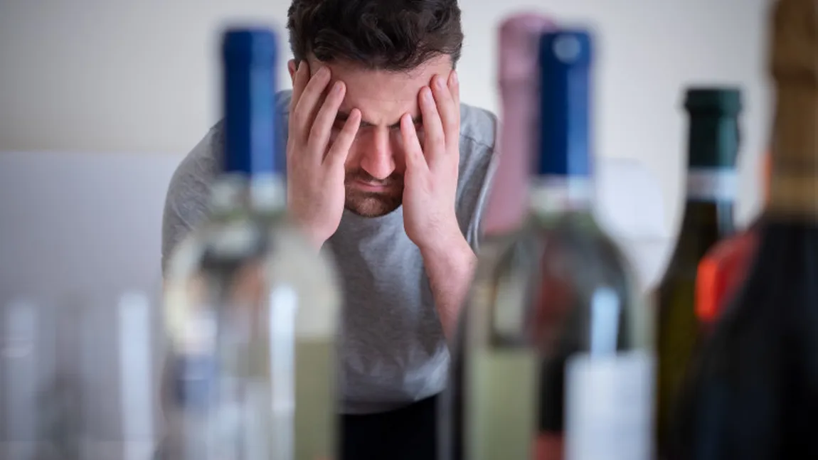 STUDIU: Mâinile tale spun totul despre dependența la alcool. La ce detaliu trebuie să fii atent