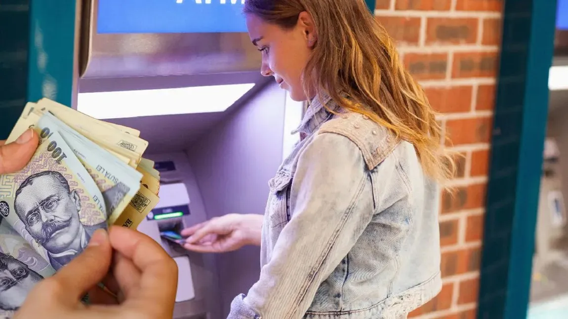 Alertă pentru românii care au card la BRD, BCR și Banca Transilvania. Sunt probleme mari la final de an