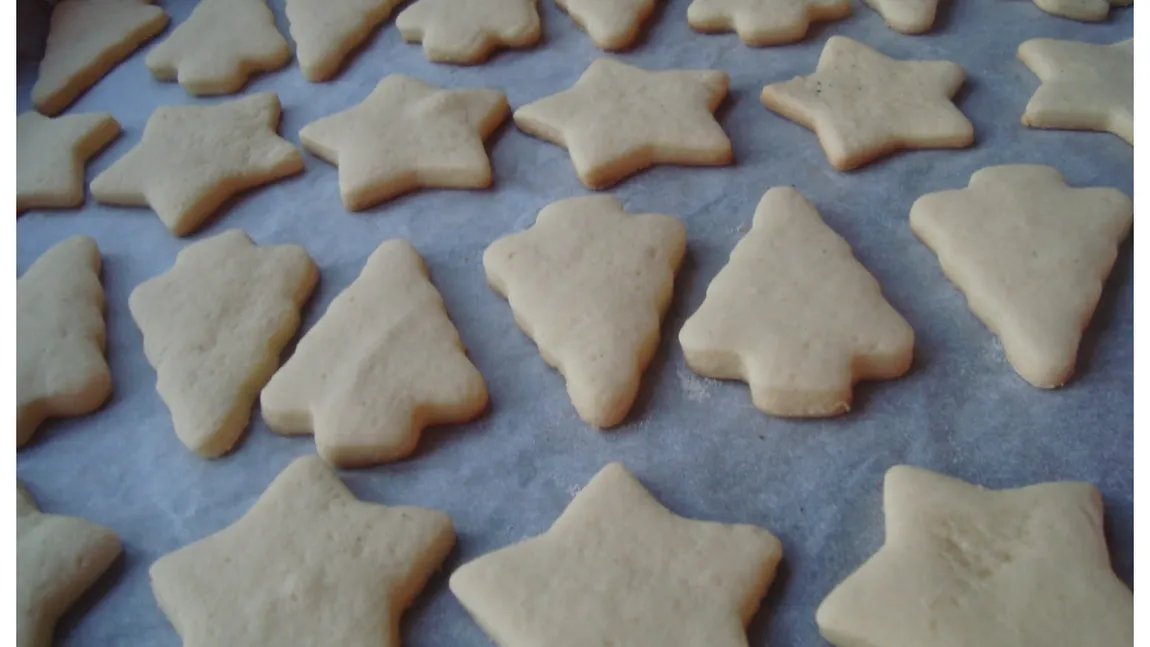 Biscuiți pentru Moș Crăciun făcuți din trei ingrediente. Sunt gata în 20 de minute